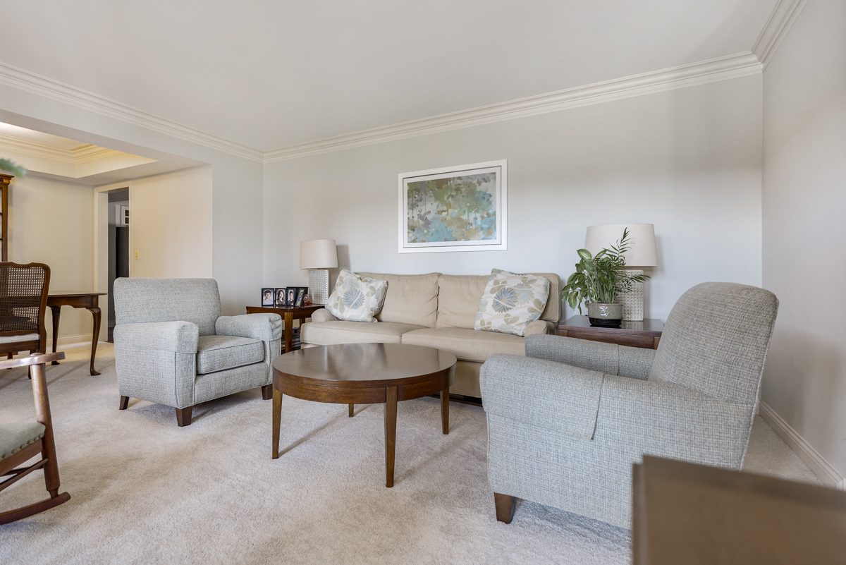 260 WELLINGTON Avenue, Elk Grove Village, IL 60007