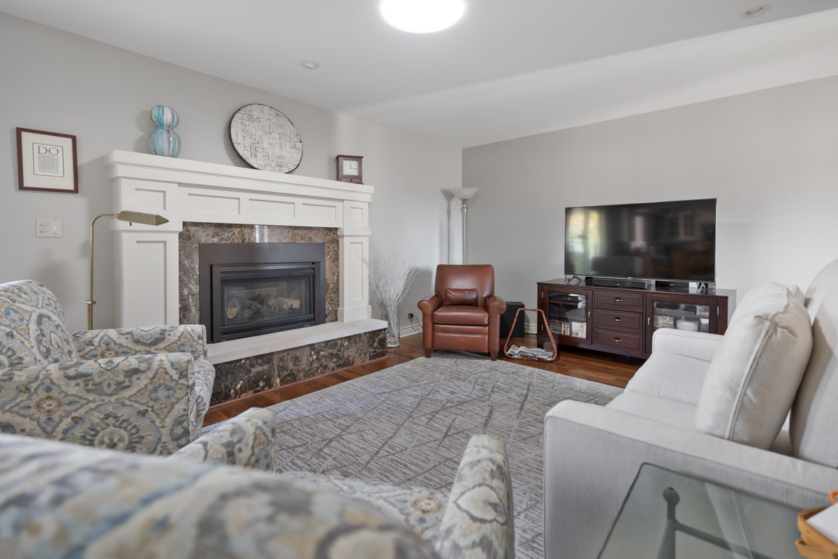 260 WELLINGTON Avenue, Elk Grove Village, IL 60007