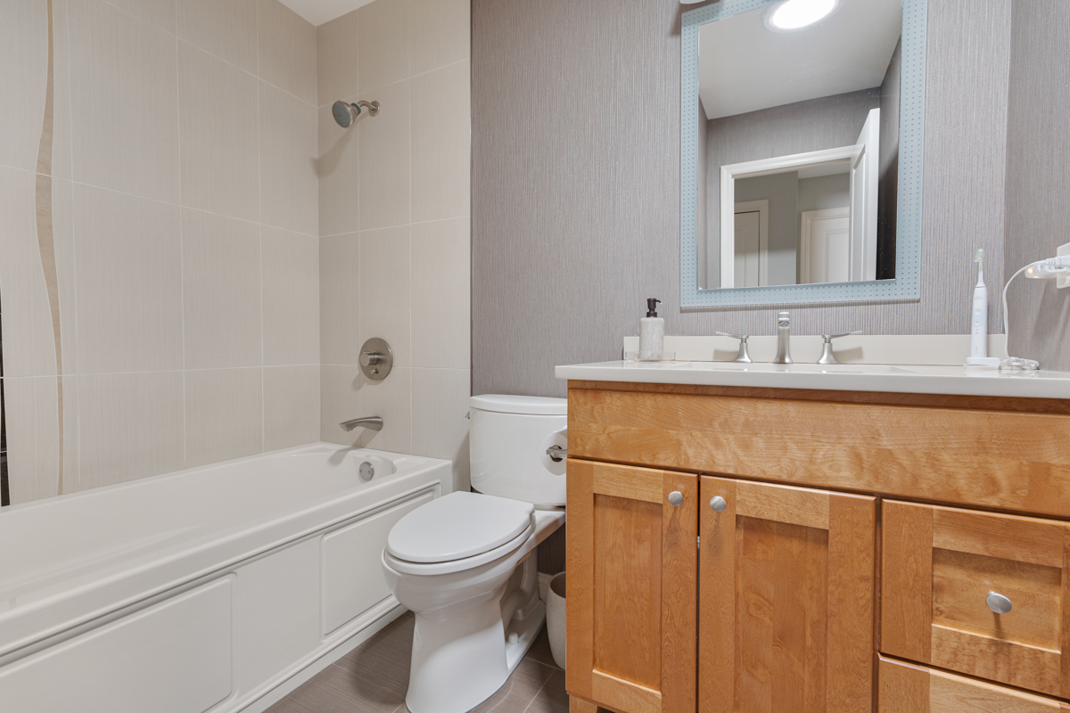 260 WELLINGTON Avenue, Elk Grove Village, IL 60007