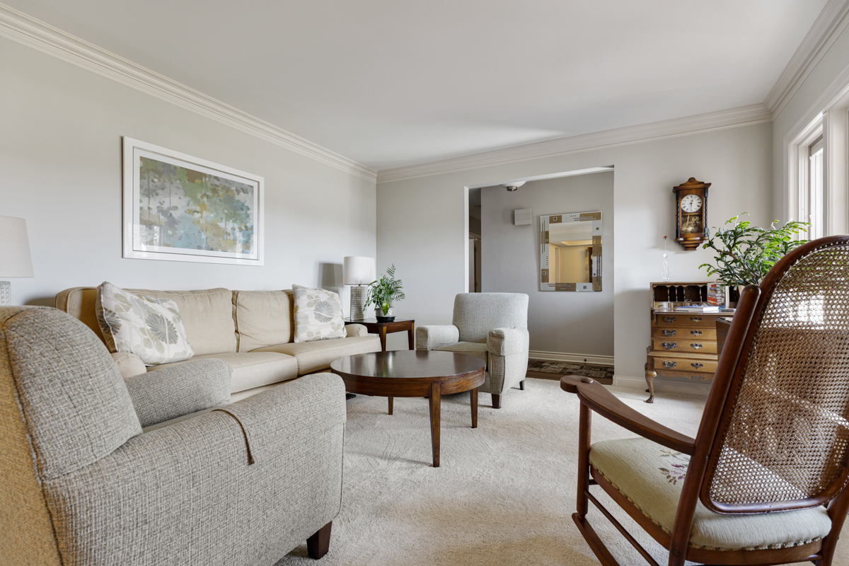 260 WELLINGTON Avenue, Elk Grove Village, IL 60007