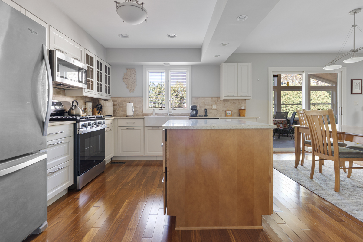 260 WELLINGTON Avenue, Elk Grove Village, IL 60007