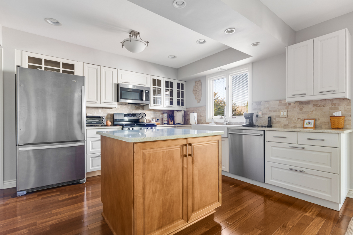 260 WELLINGTON Avenue, Elk Grove Village, IL 60007