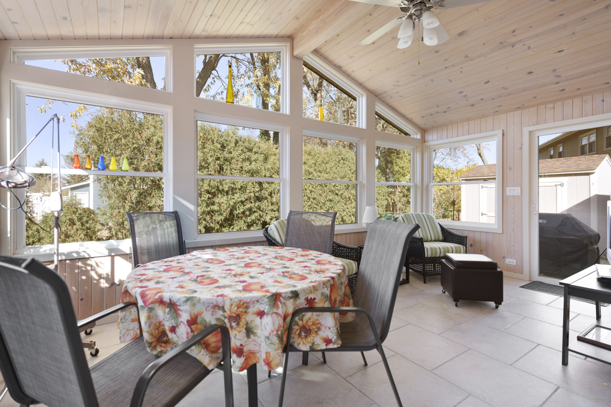 260 WELLINGTON Avenue, Elk Grove Village, IL 60007