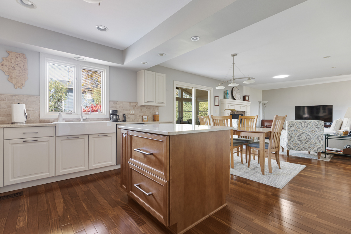 260 WELLINGTON Avenue, Elk Grove Village, IL 60007