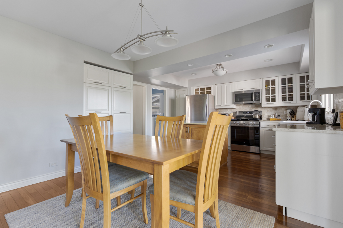 260 WELLINGTON Avenue, Elk Grove Village, IL 60007