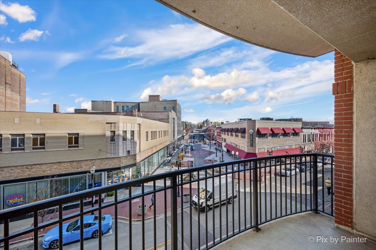 50 S Grove Avenue #301, Elgin, IL 60120