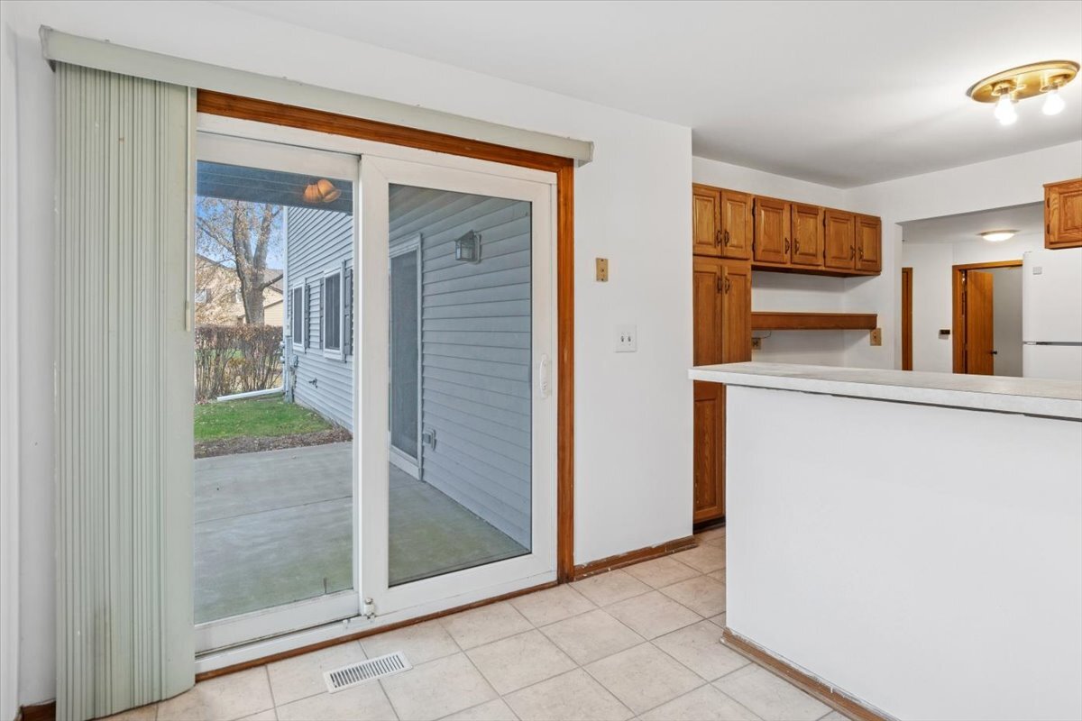 2337 Worthing Drive #102A, Naperville, IL 60565