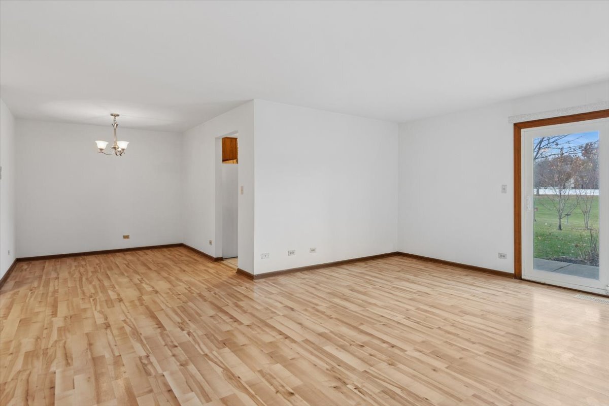 2337 Worthing Drive #102A, Naperville, IL 60565