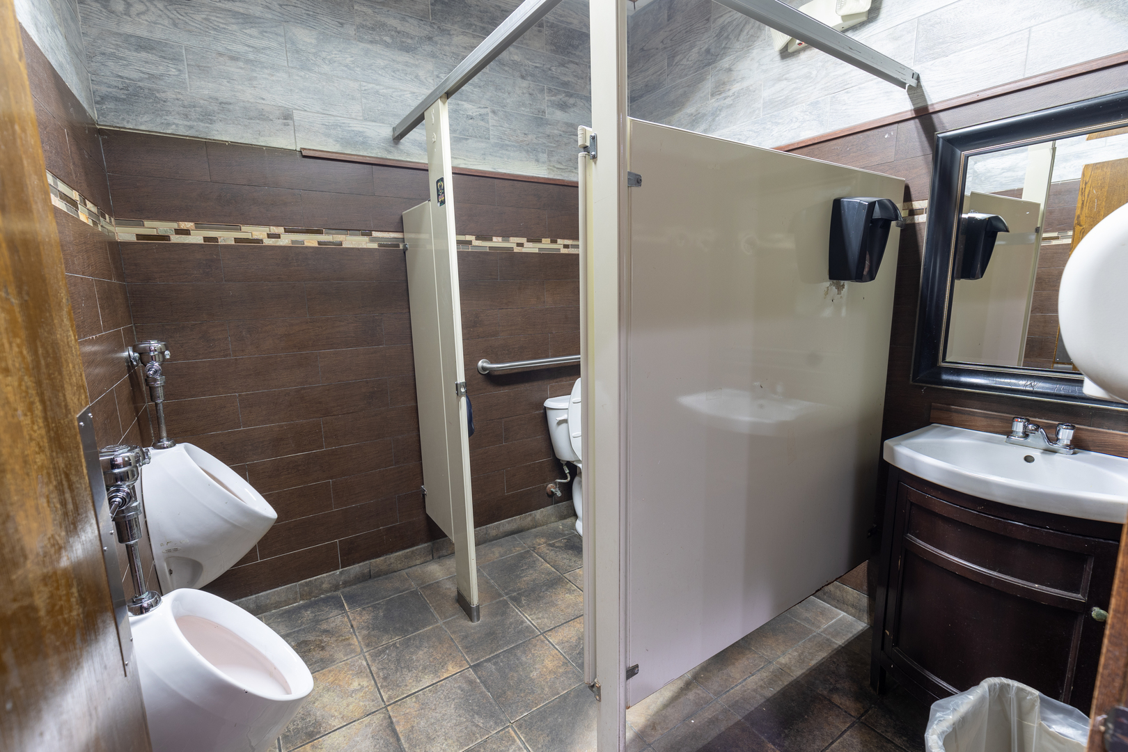 7815 Ogden Avenue, Lyons, IL 60534