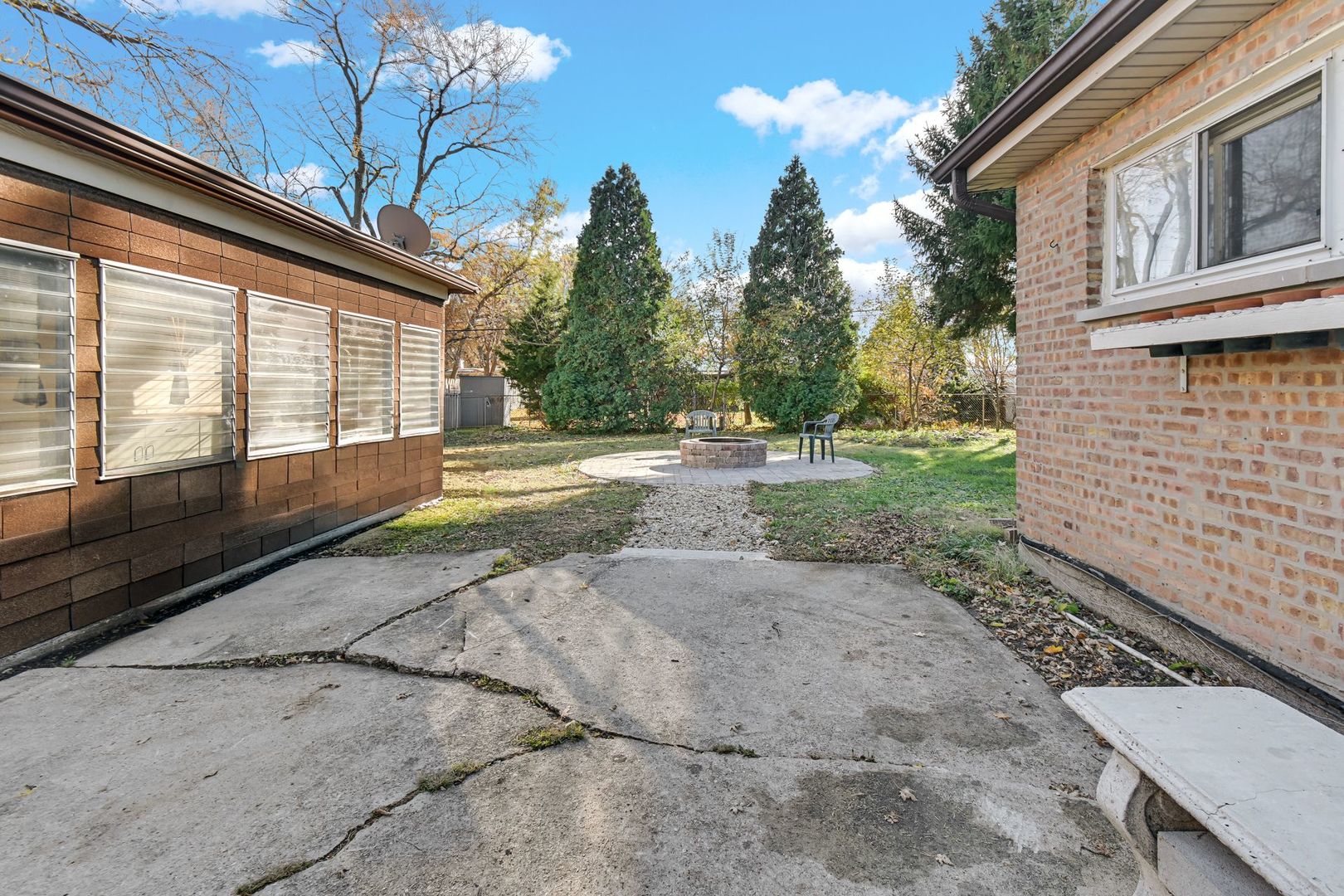 7943 W 97th Place, Hickory Hills, IL 60457