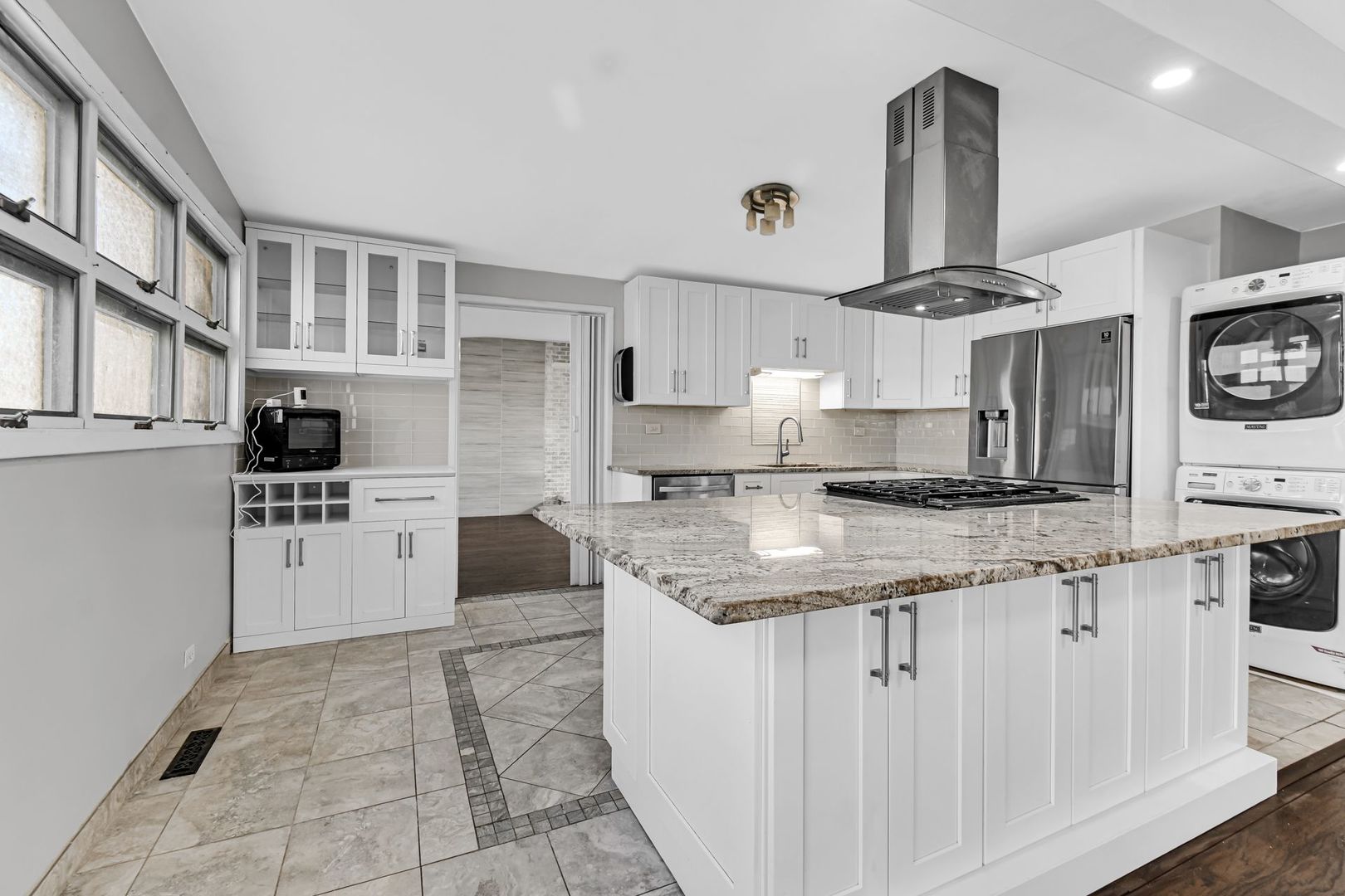 7943 W 97th Place, Hickory Hills, IL 60457