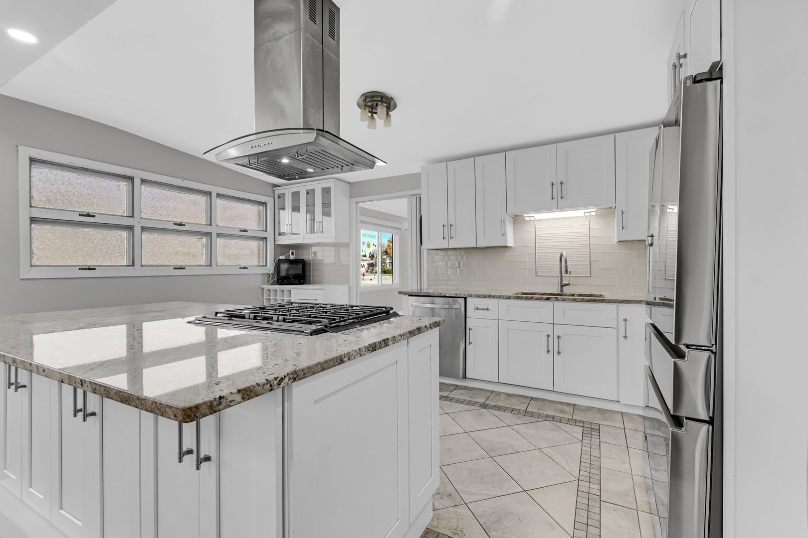 7943 W 97th Place, Hickory Hills, IL 60457