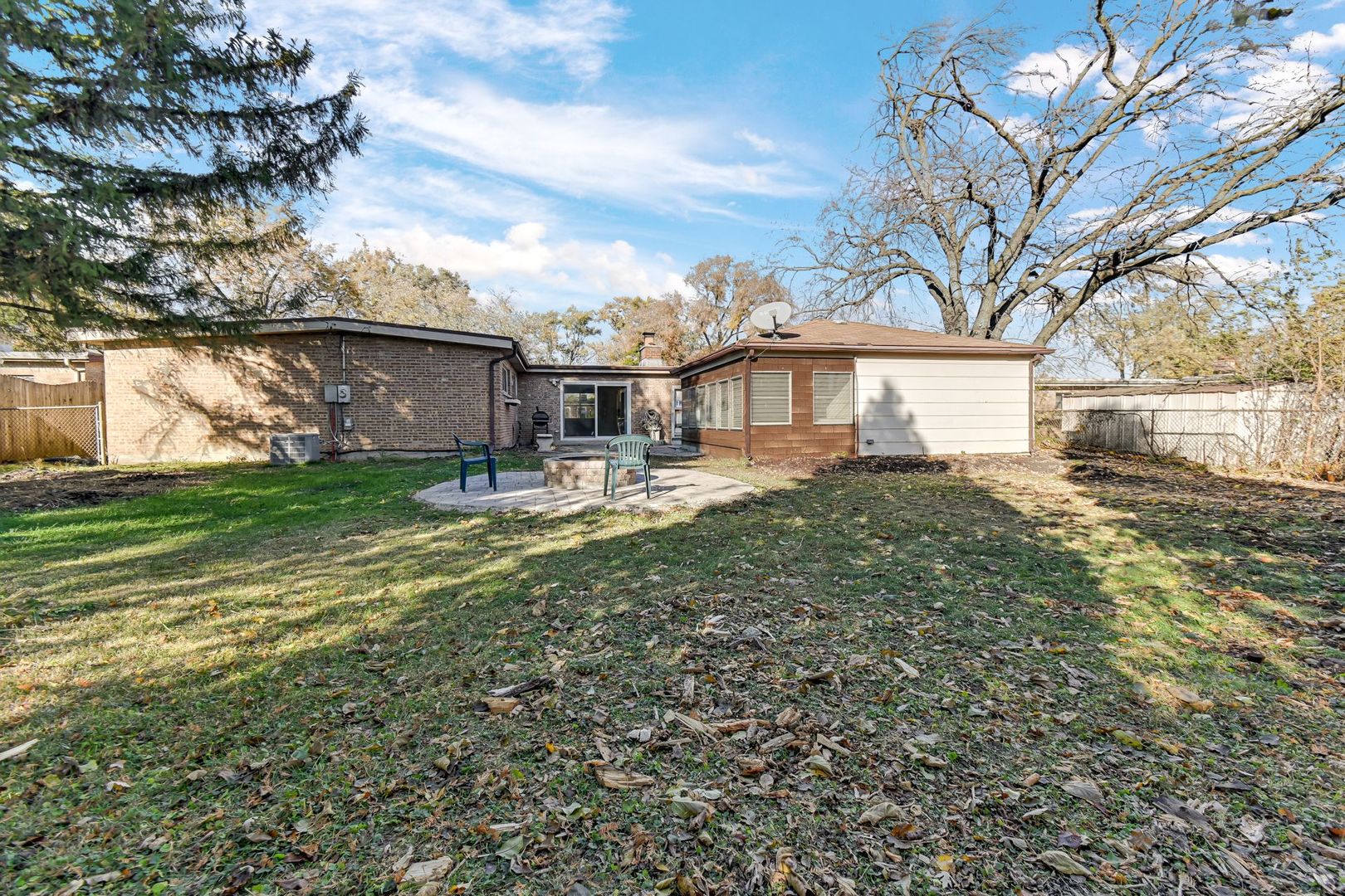 7943 W 97th Place, Hickory Hills, IL 60457