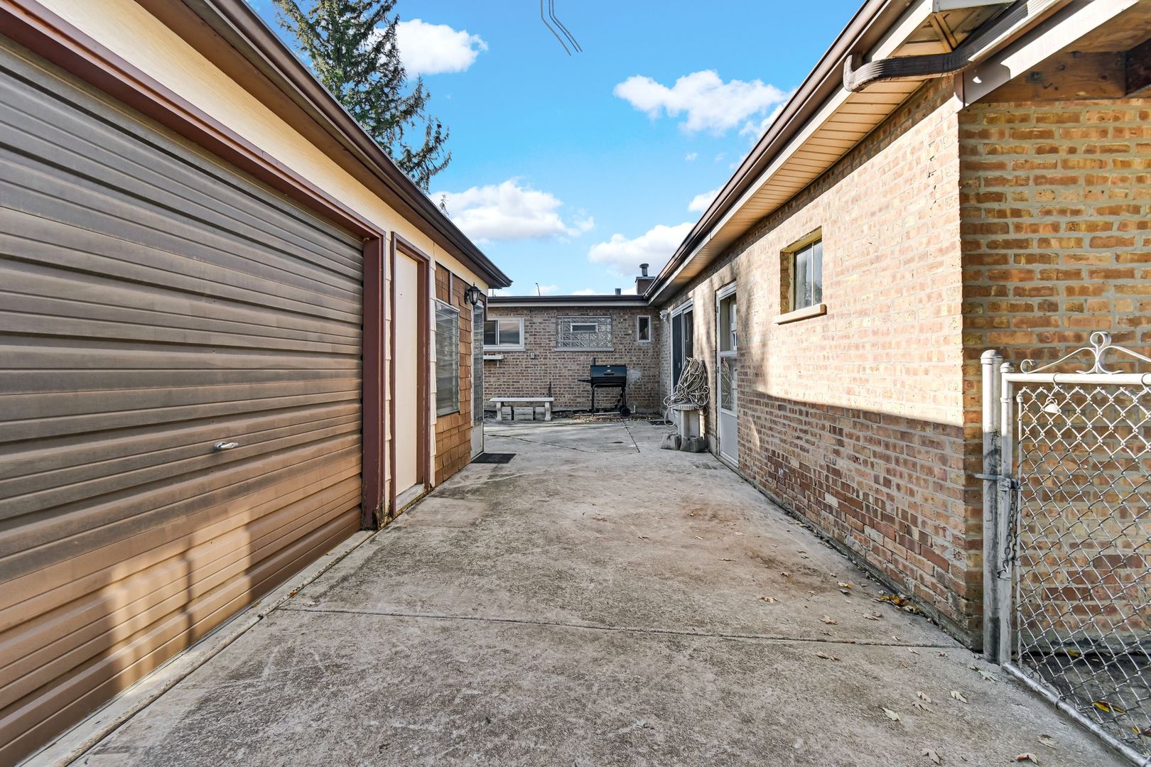 7943 W 97th Place, Hickory Hills, IL 60457