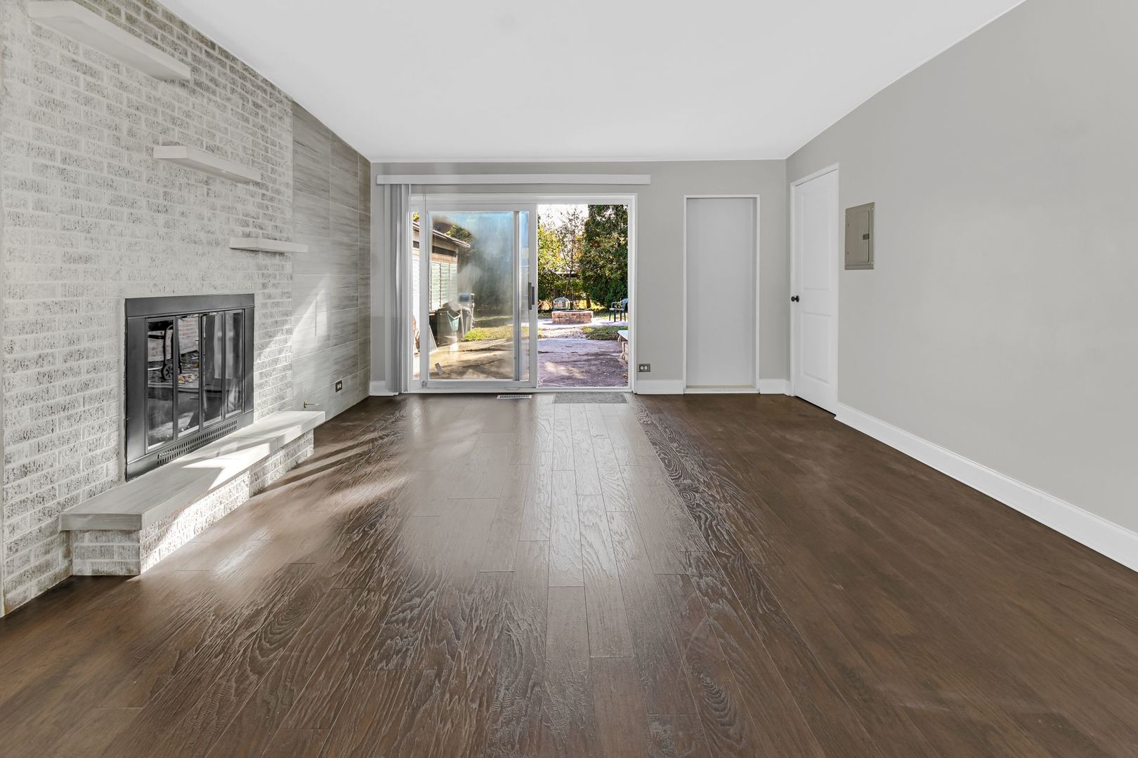 7943 W 97th Place, Hickory Hills, IL 60457