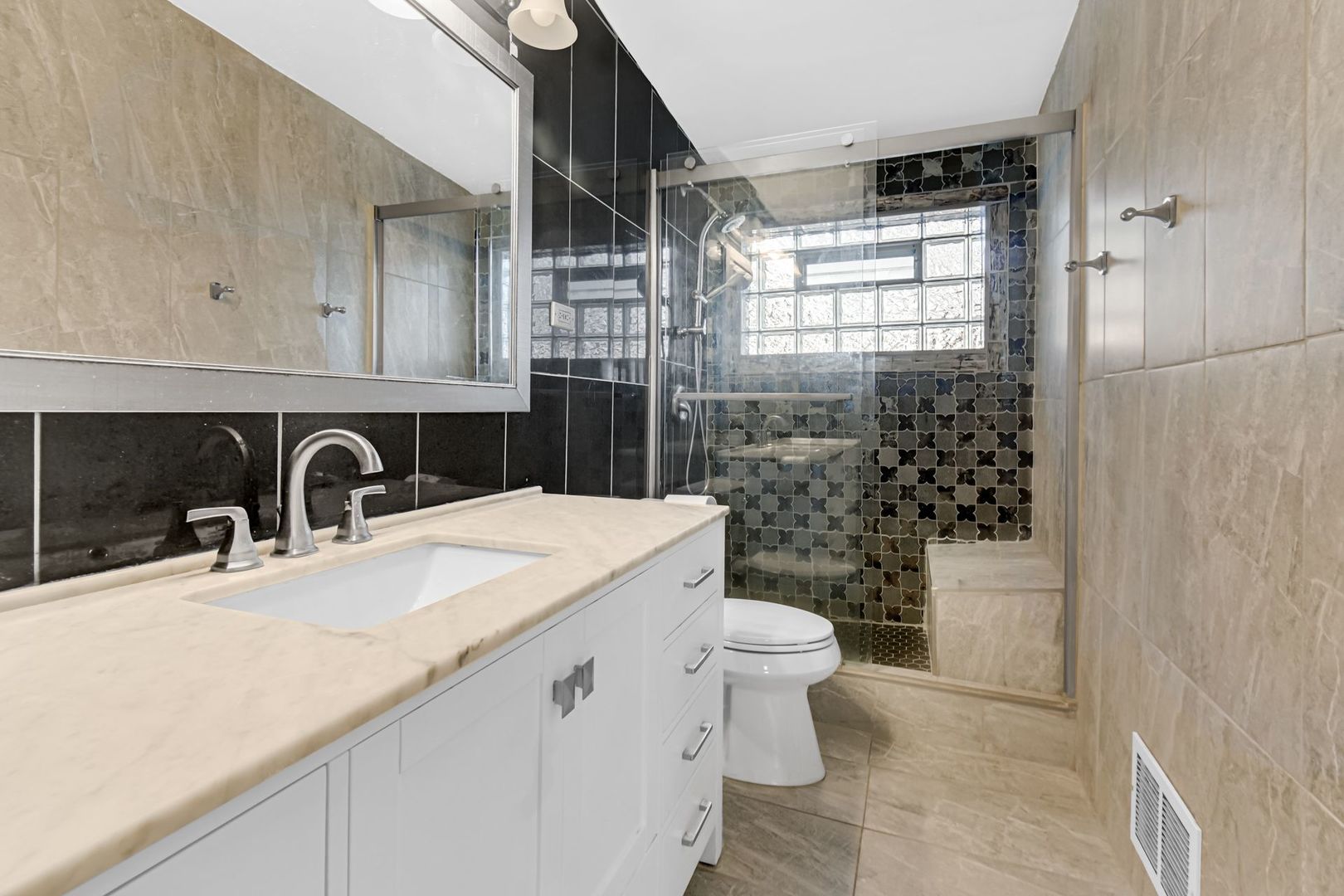 7943 W 97th Place, Hickory Hills, IL 60457