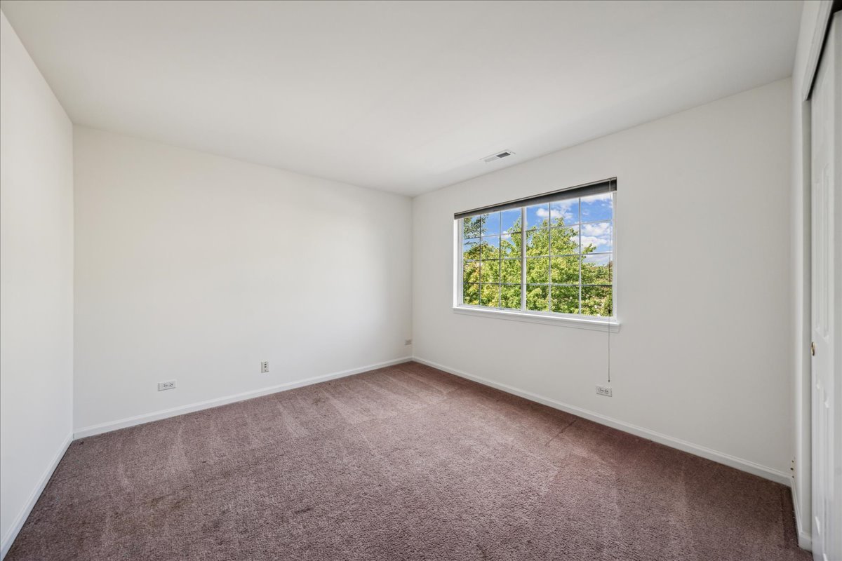 973 Parkhill Circle #973, Aurora, IL 60502