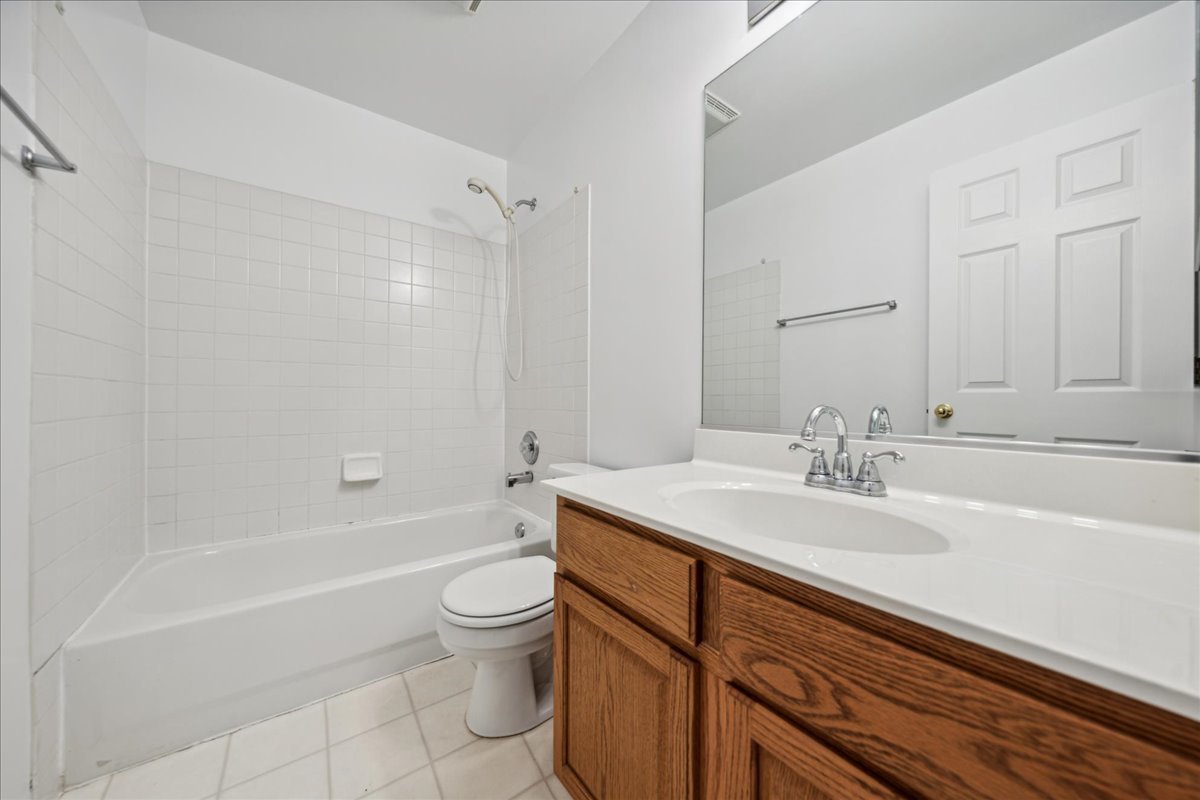 973 Parkhill Circle #973, Aurora, IL 60502