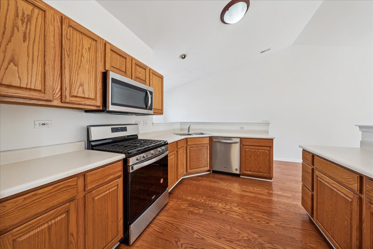 973 Parkhill Circle #973, Aurora, IL 60502