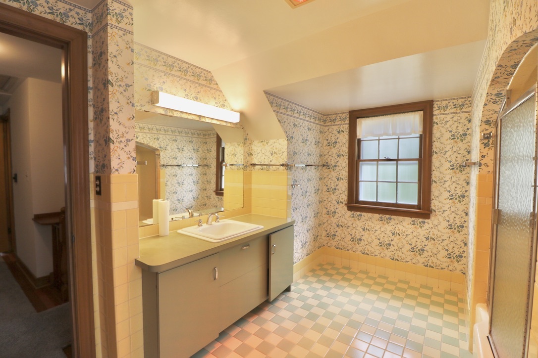 1111 S Washington Avenue, Park Ridge, IL 60068