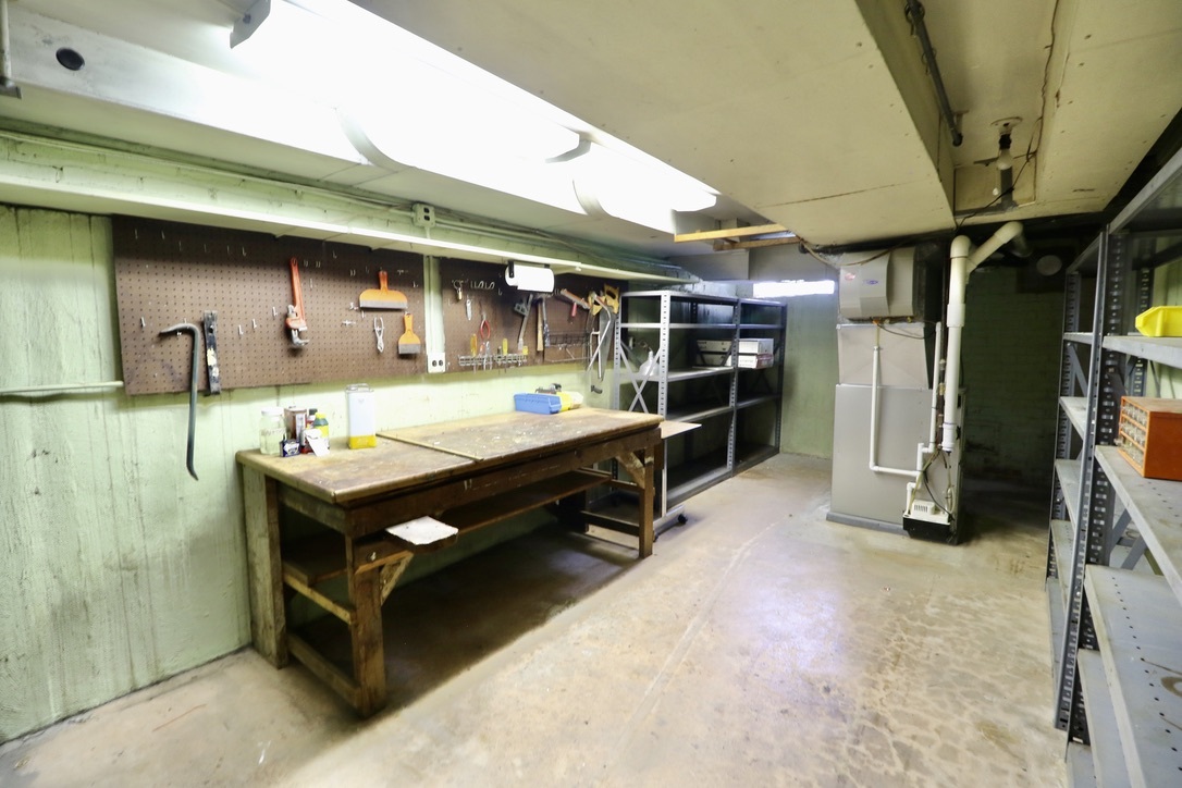 1111 S Washington Avenue, Park Ridge, IL 60068