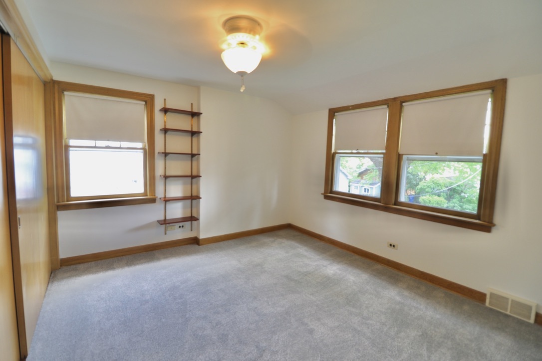 1111 S Washington Avenue, Park Ridge, IL 60068