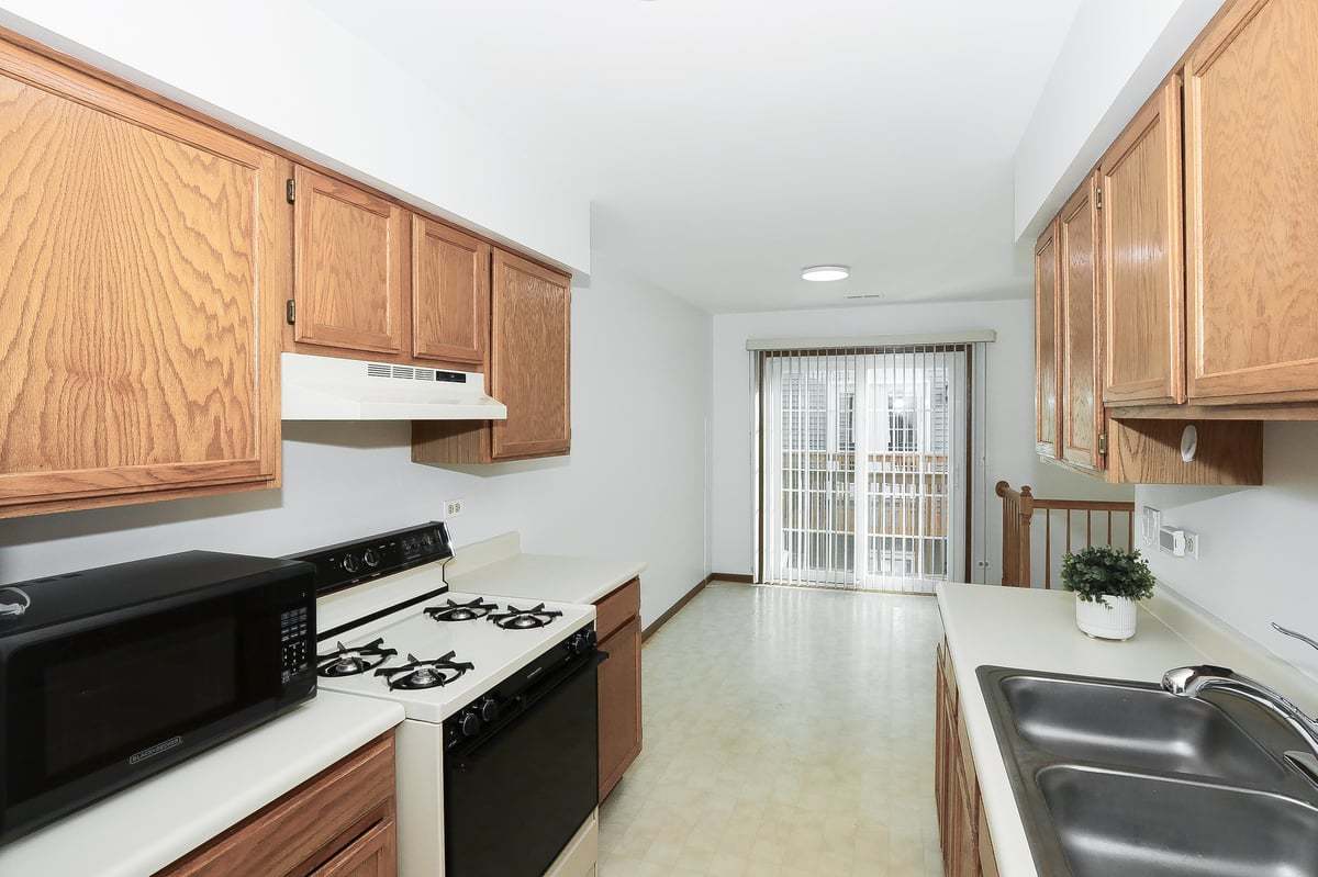 437 Village Creek Drive #437, Lake In The Hills, IL 60156