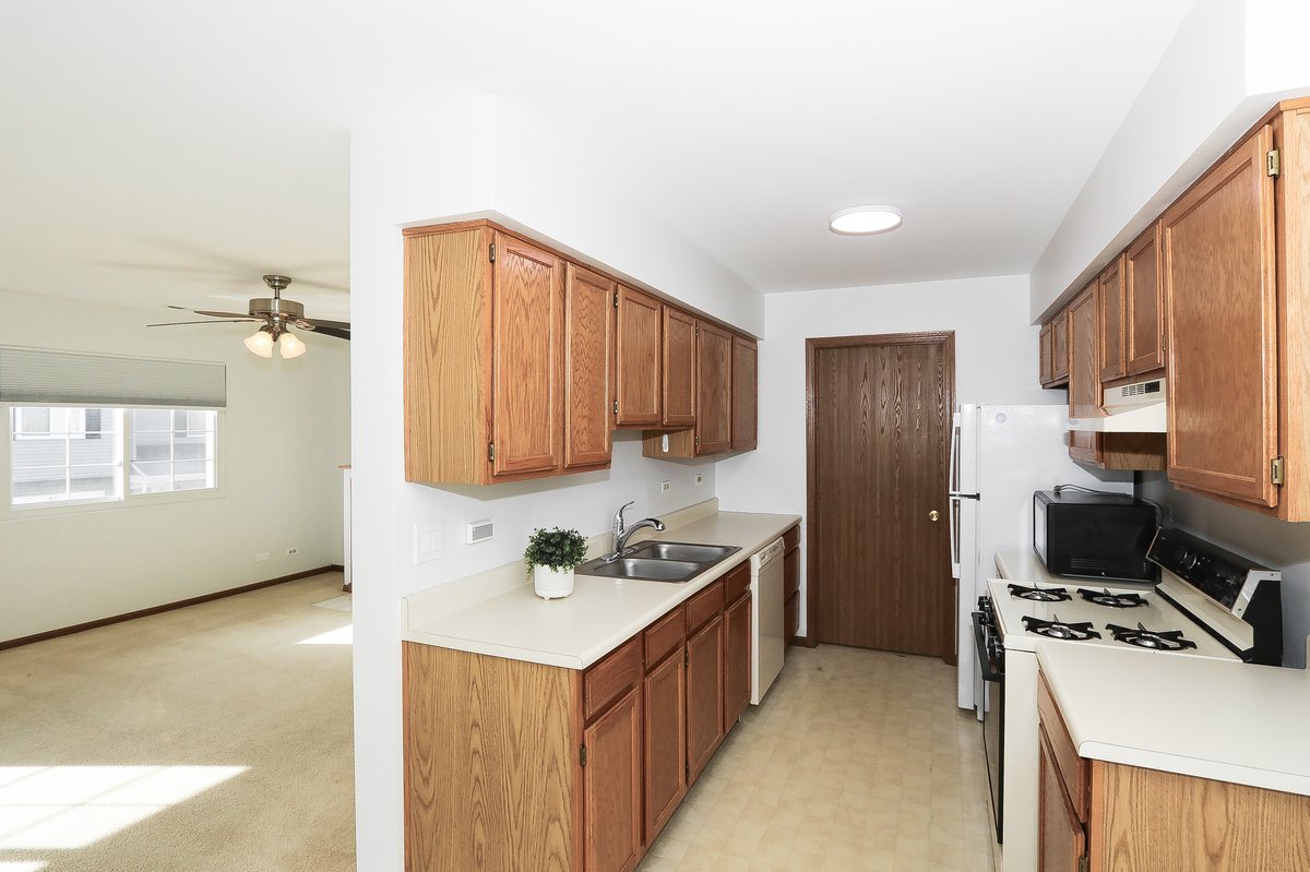 437 Village Creek Drive #437, Lake In The Hills, IL 60156