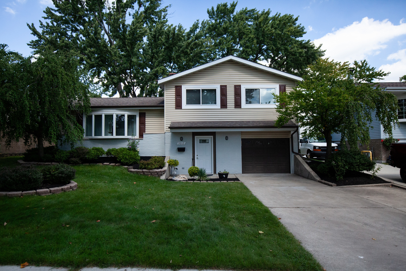 9012 W 89th Street, Hickory Hills, IL 60457