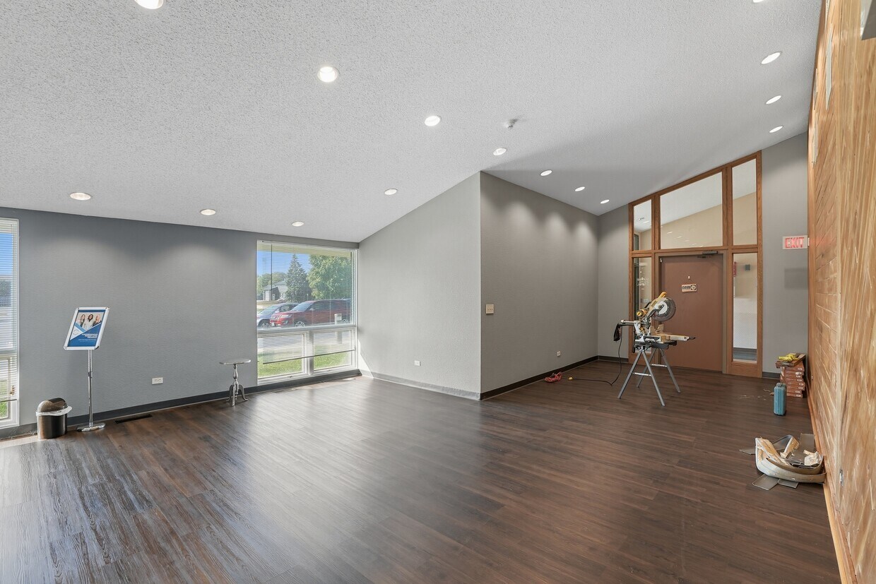 2450 Glenwood Avenue, Joliet, IL 60435