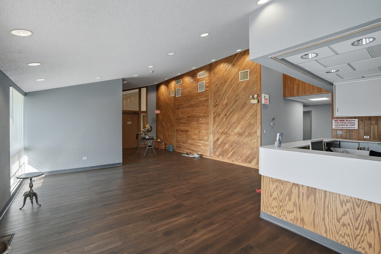 2450 Glenwood Avenue, Joliet, IL 60435