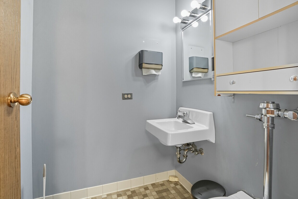 2450 Glenwood Avenue, Joliet, IL 60435