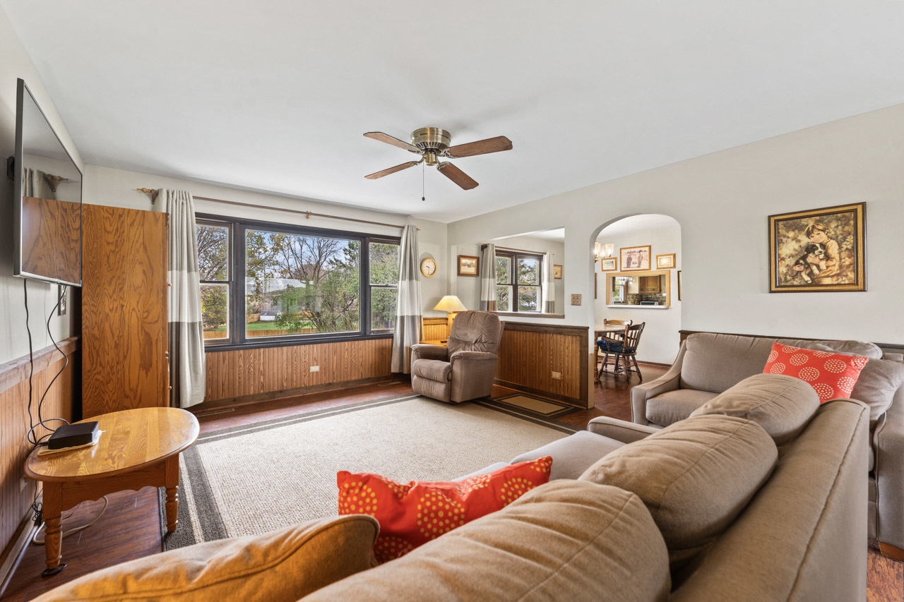 10820 Bonnie Brae Road, Huntley, IL 60142