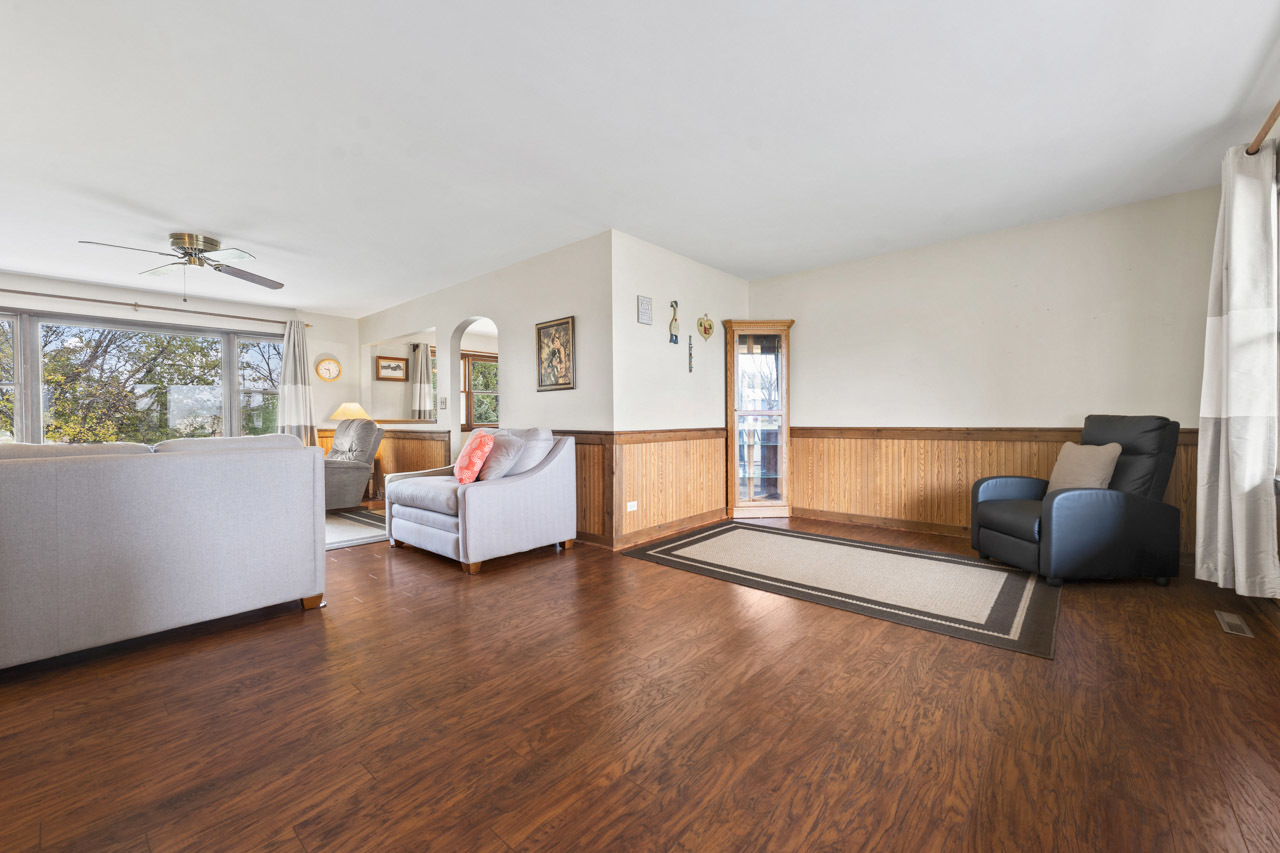 10820 Bonnie Brae Road, Huntley, IL 60142