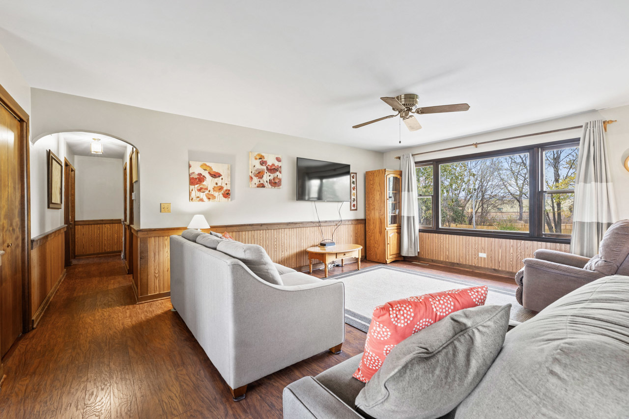 10820 Bonnie Brae Road, Huntley, IL 60142