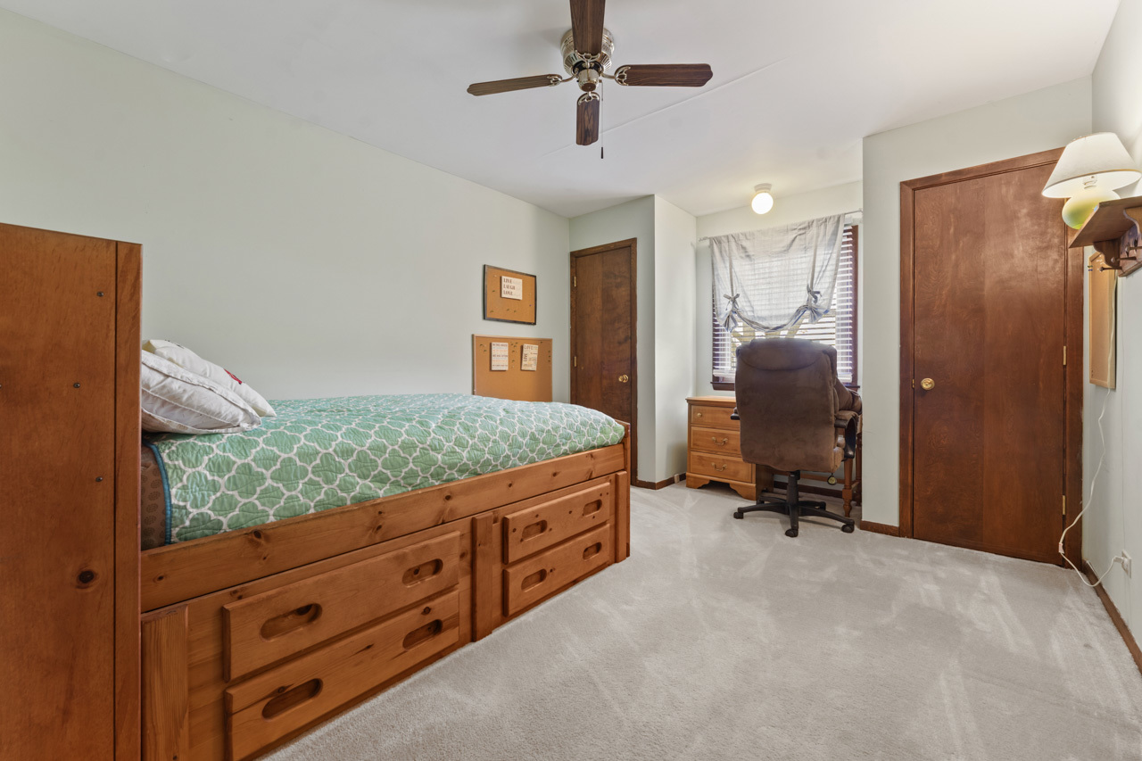 10820 Bonnie Brae Road, Huntley, IL 60142