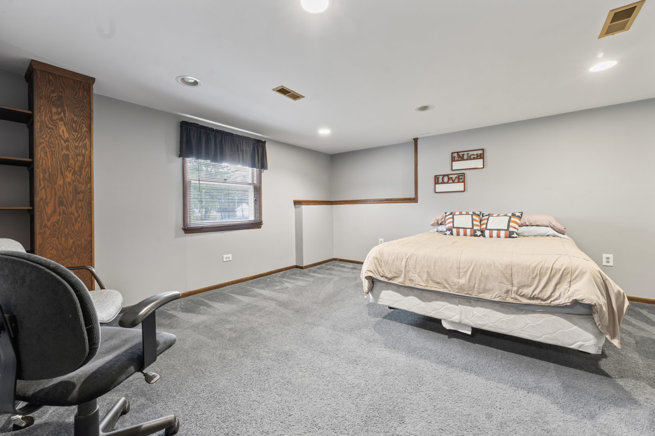 10820 Bonnie Brae Road, Huntley, IL 60142