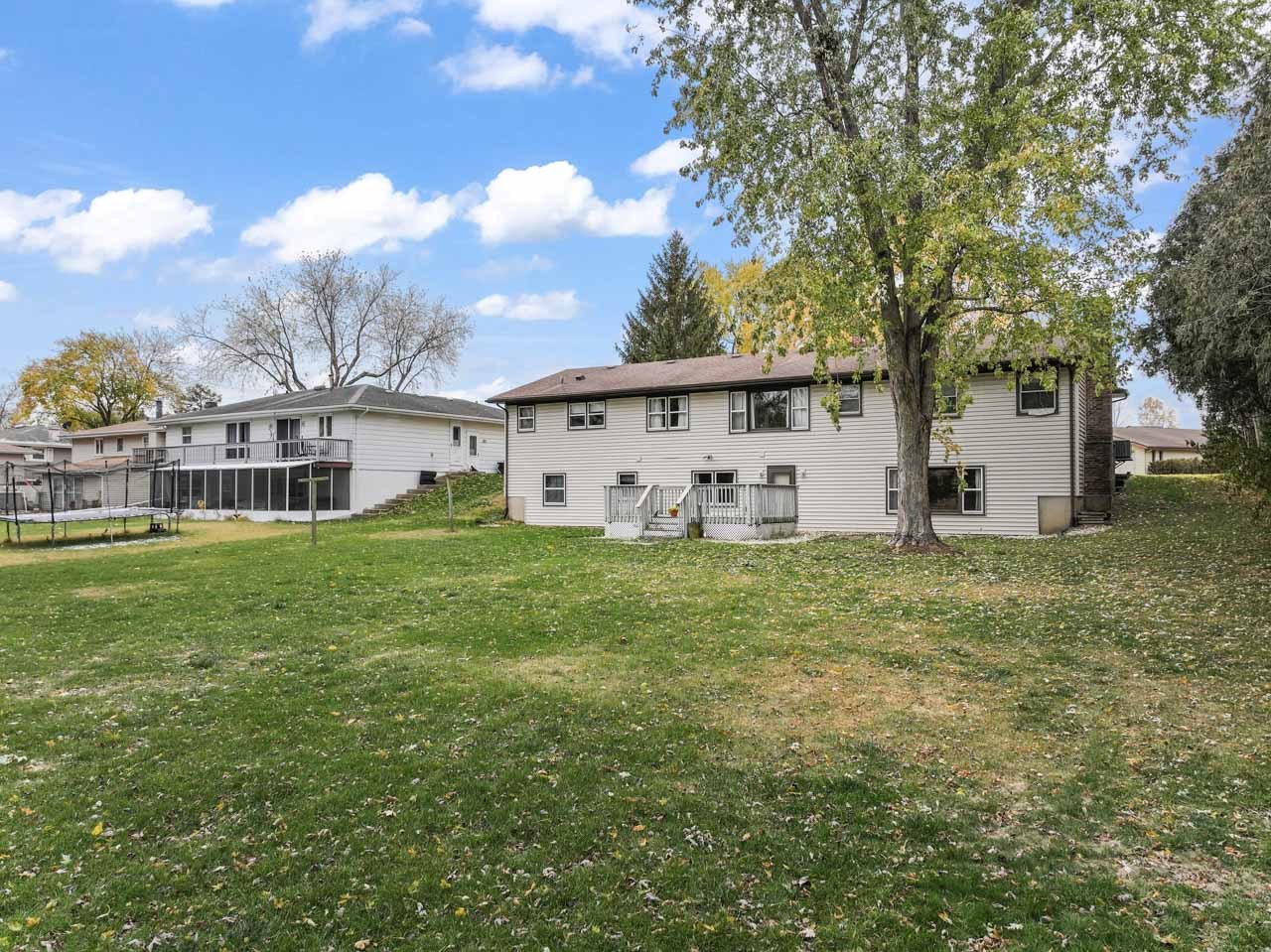 10820 Bonnie Brae Road, Huntley, IL 60142