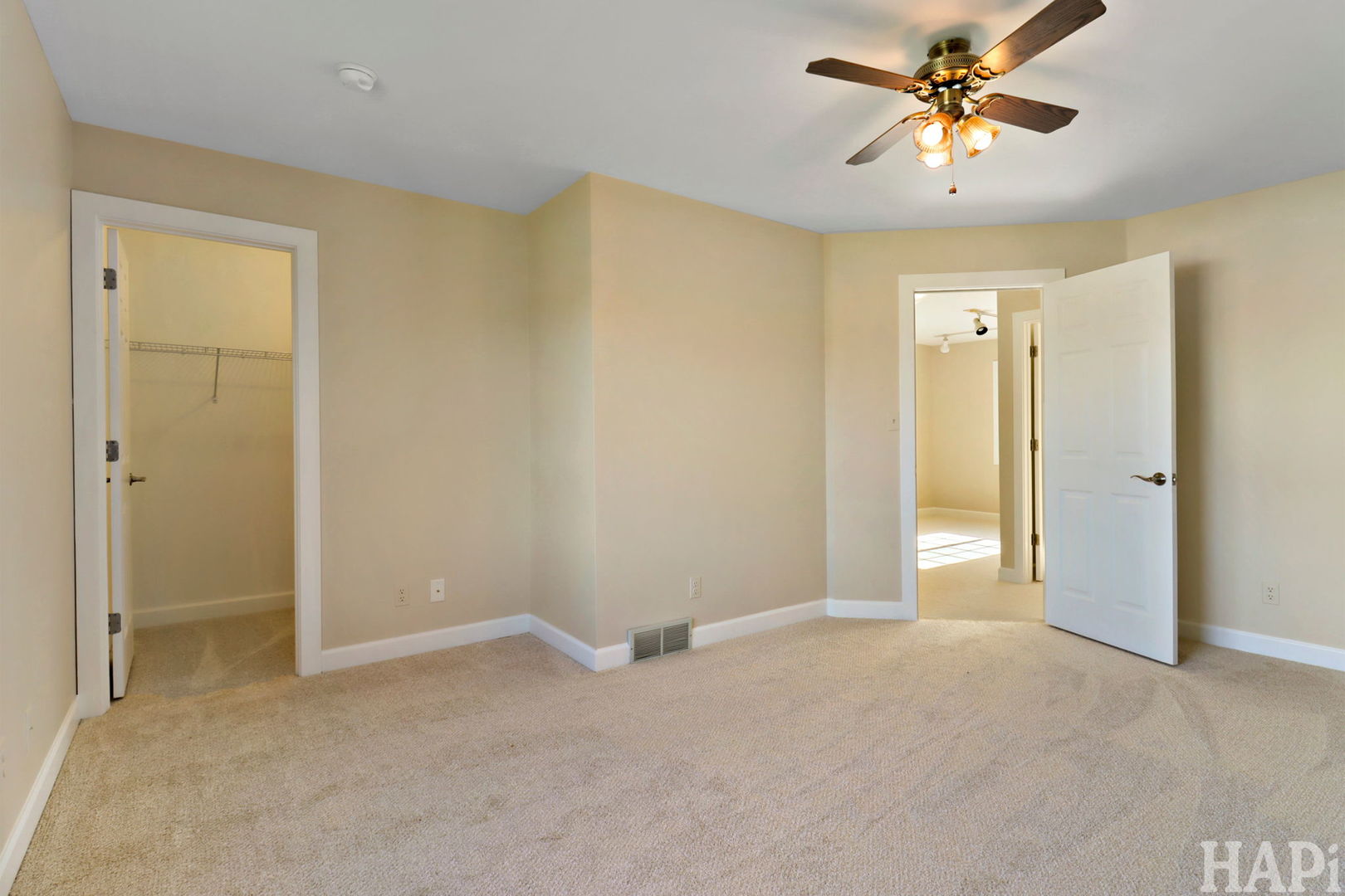 5518 W Chasefield Circle, McHenry, IL 60050