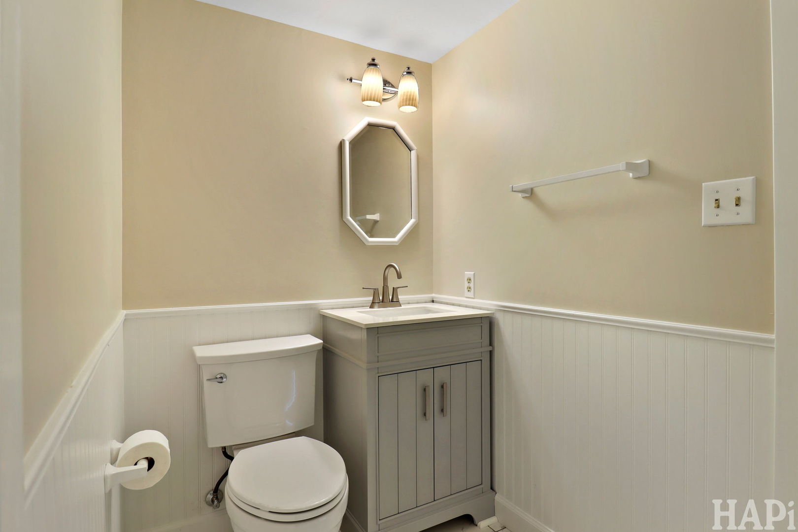 5518 W Chasefield Circle, McHenry, IL 60050