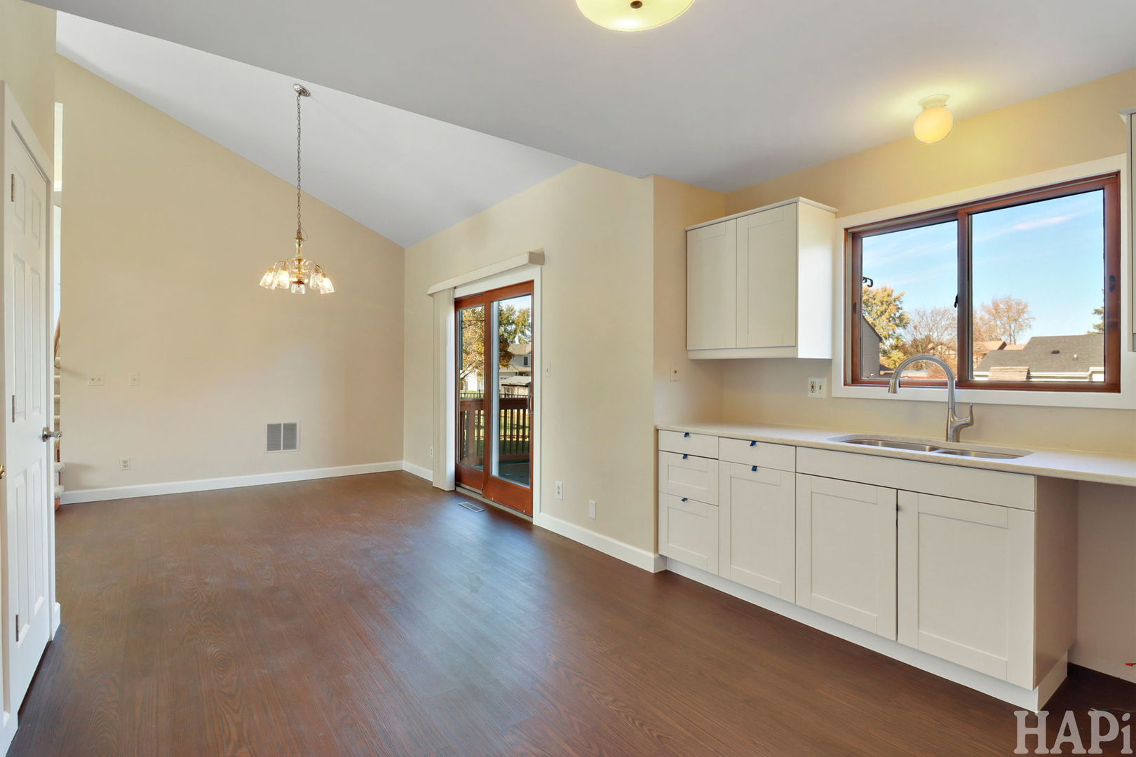 5518 W Chasefield Circle, McHenry, IL 60050