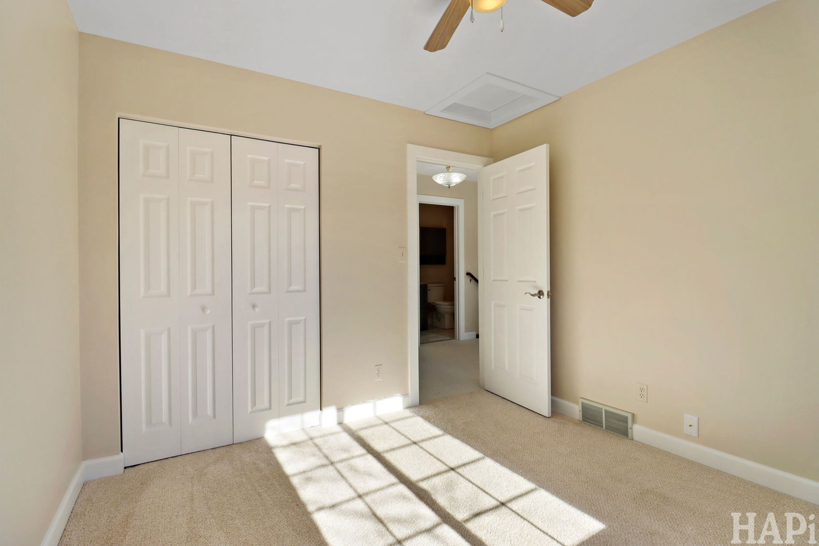 5518 W Chasefield Circle, McHenry, IL 60050