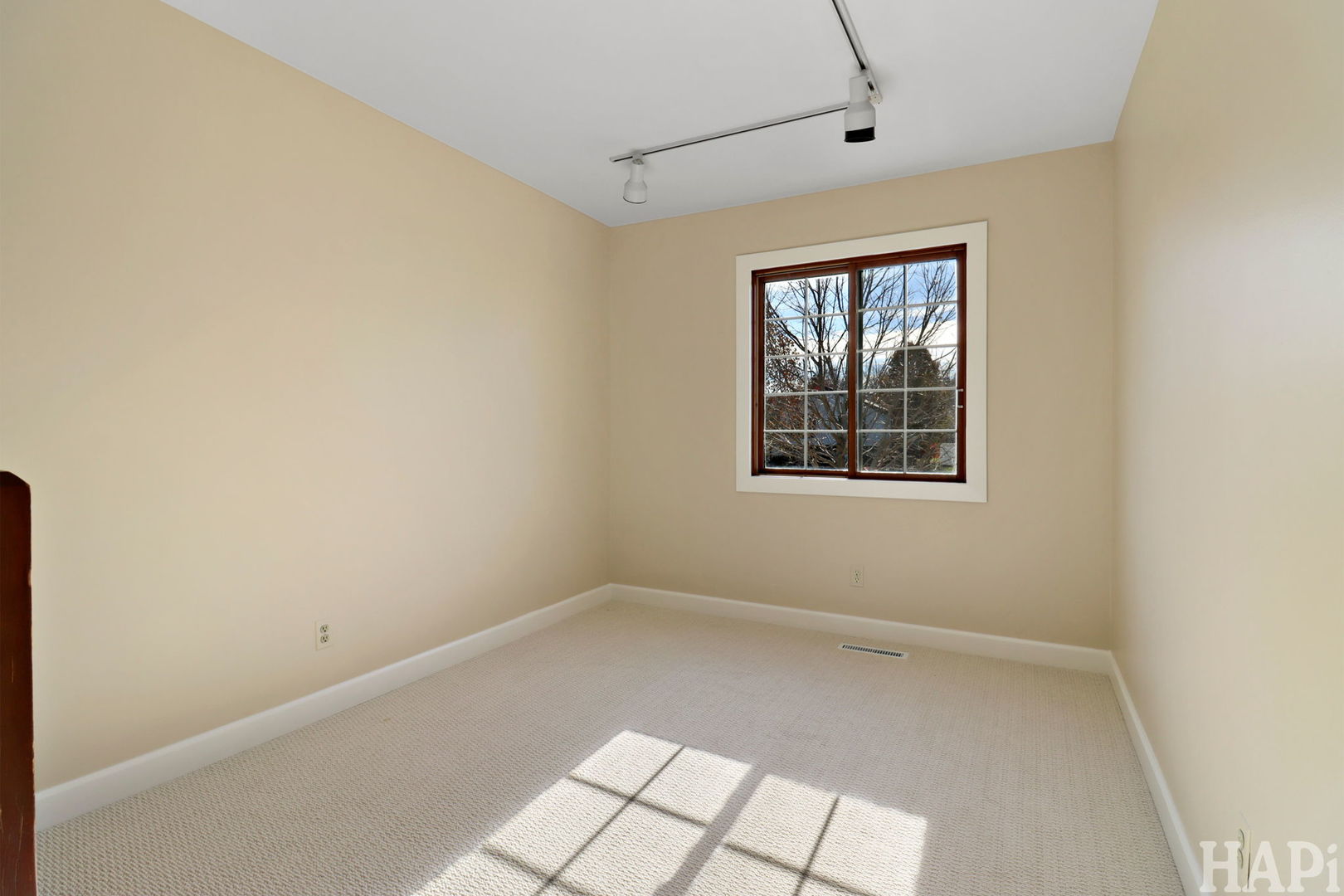 5518 W Chasefield Circle, McHenry, IL 60050