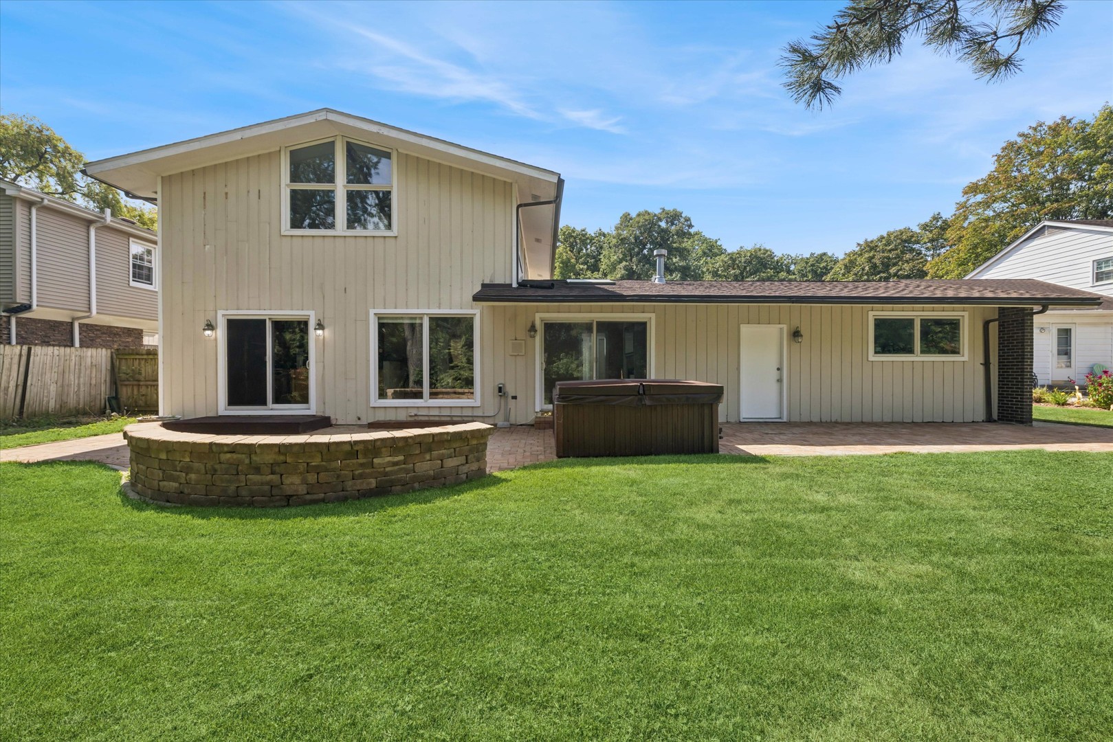 1136 Barneswood Drive, Downers Grove, IL 60515