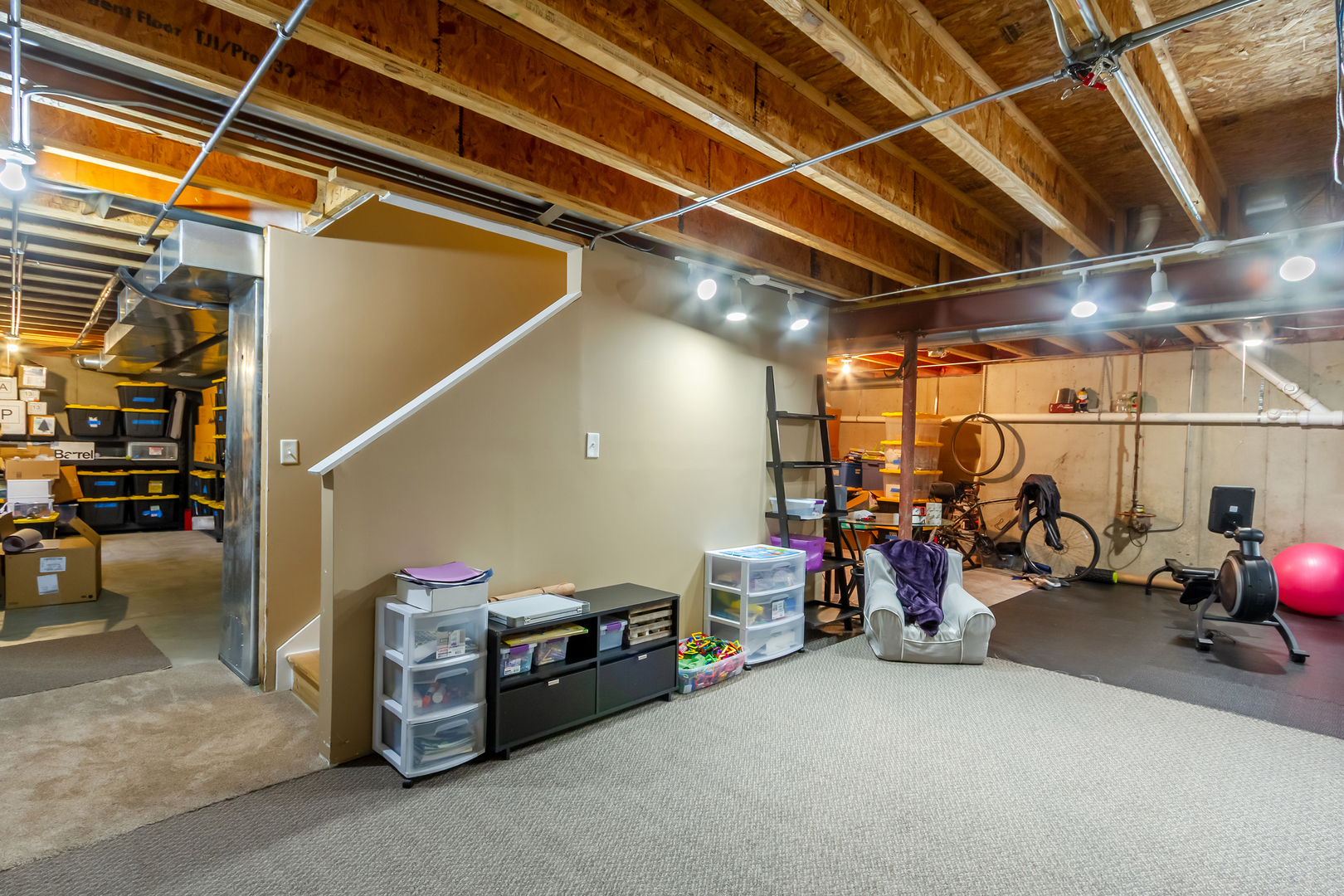 125 Augusta Drive, Gilberts, IL 60136