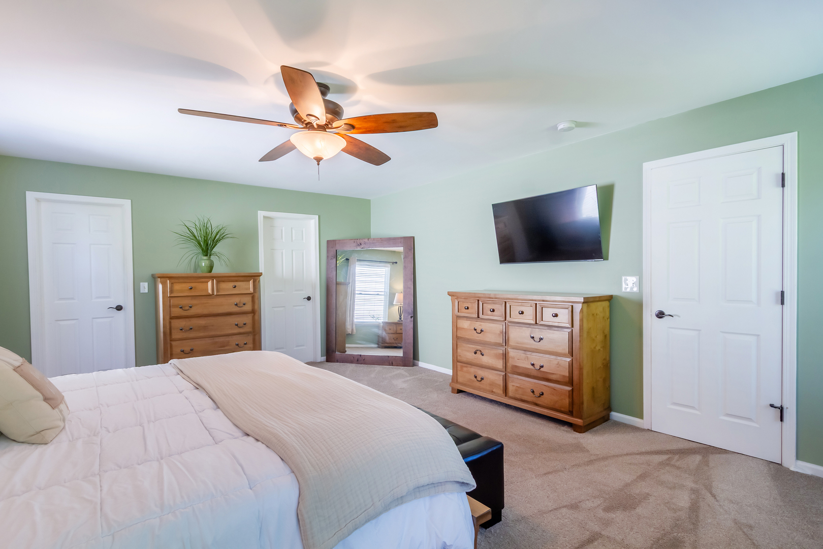 125 Augusta Drive, Gilberts, IL 60136