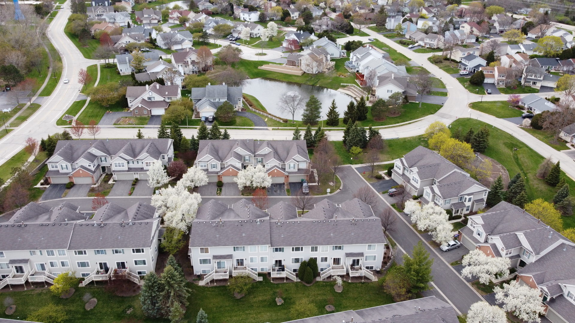 761 Creekside Circle #9-3, Gurnee, IL 60031