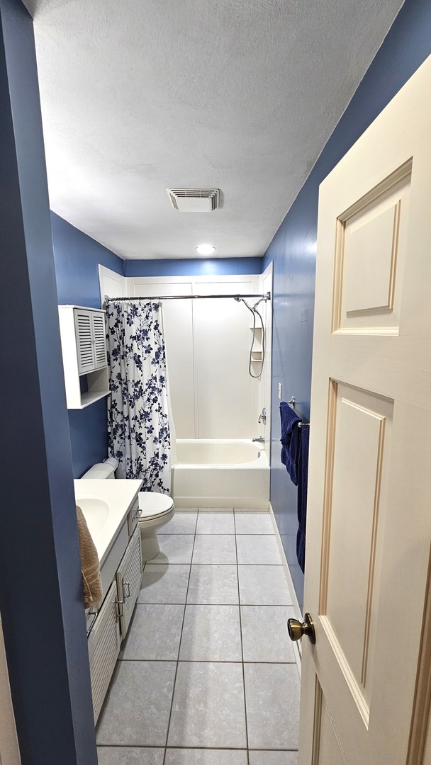 6720 Woodcrest Parkway, Rockford, IL 61109