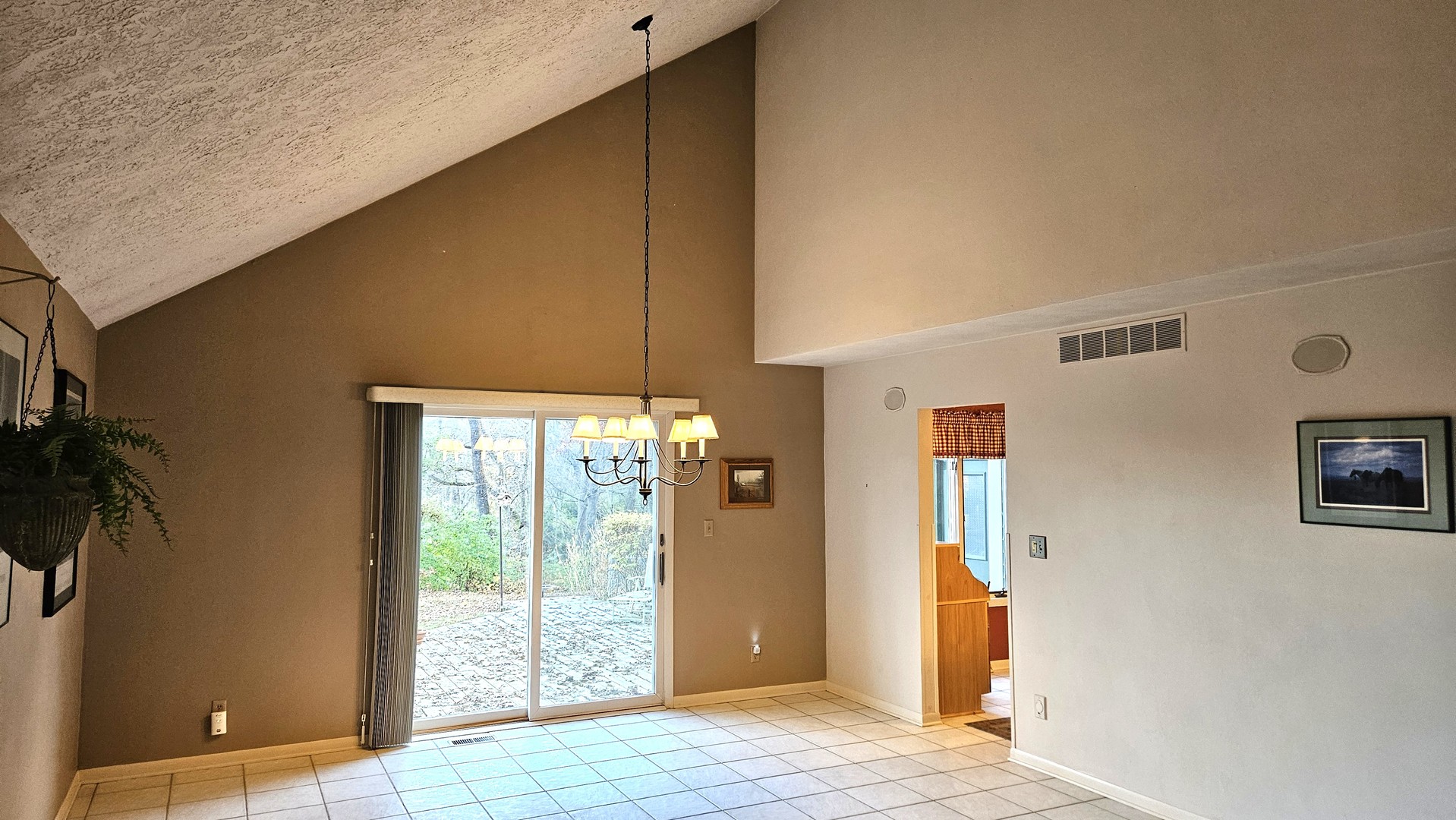 6720 Woodcrest Parkway, Rockford, IL 61109