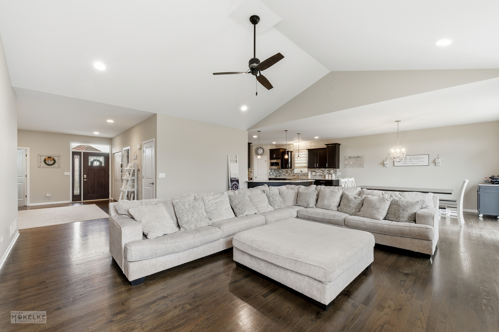 931 S Carly Circle, Yorkville, IL 60560